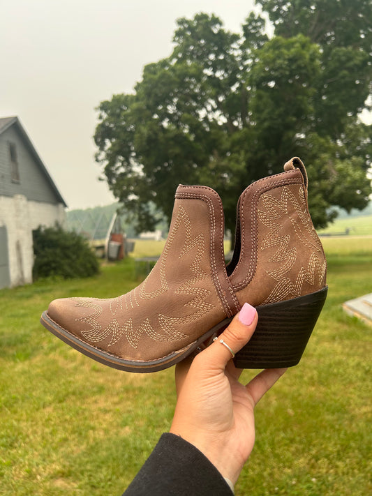 frumpy booties