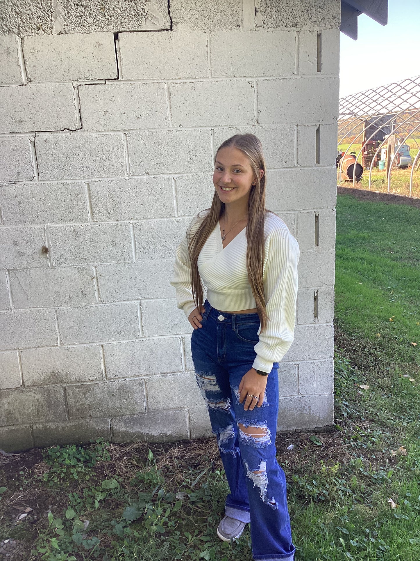 Dark ripped mama jeans