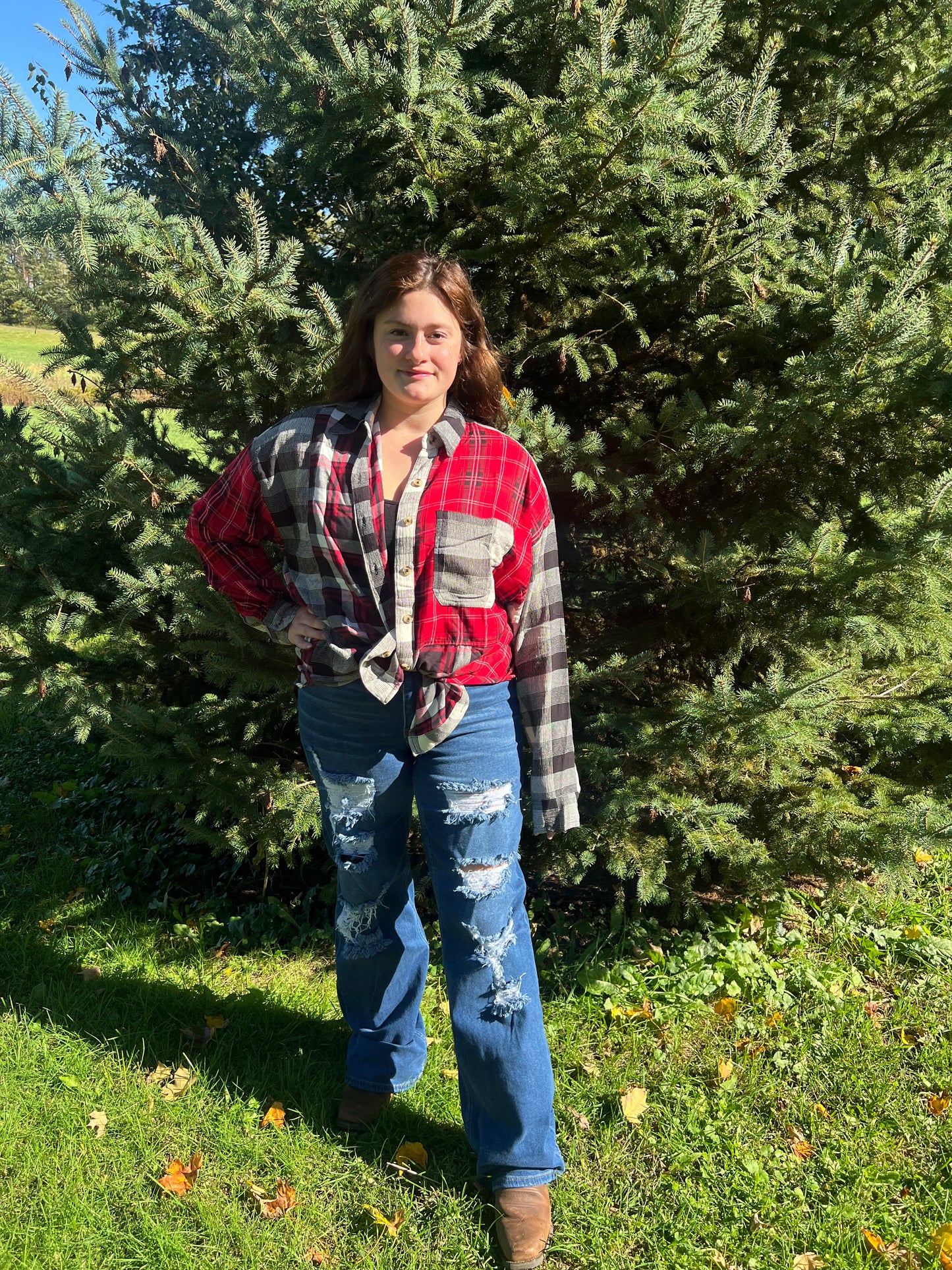 Dark ripped mama jeans